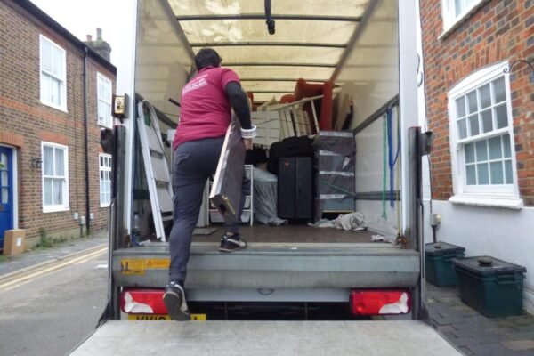 removal companies Luton